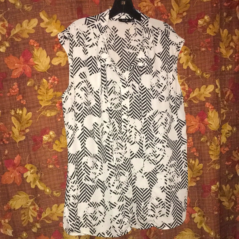 Apt. 9 women’s blouse.